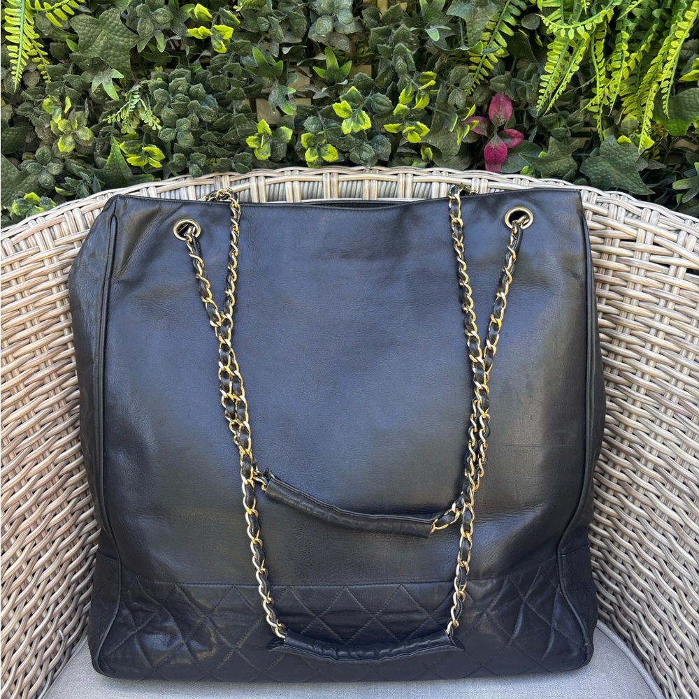 Authentic CHANEL vintage black lambskin leather shopping tote - Picture 2 of 16